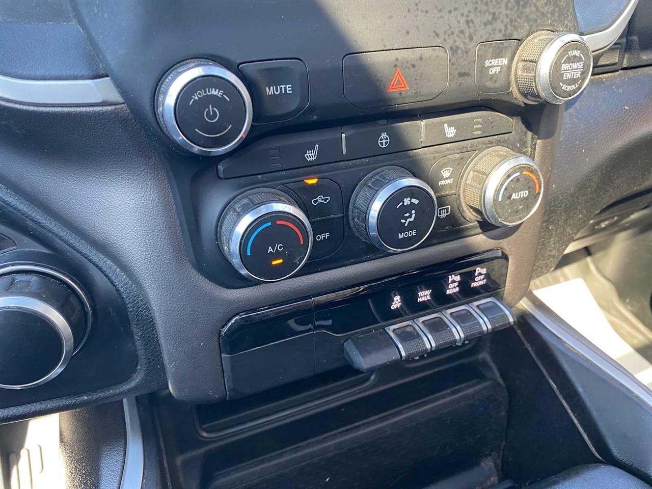 RAM 1500 Big Horn Crew Cab SWB 4WD 2020