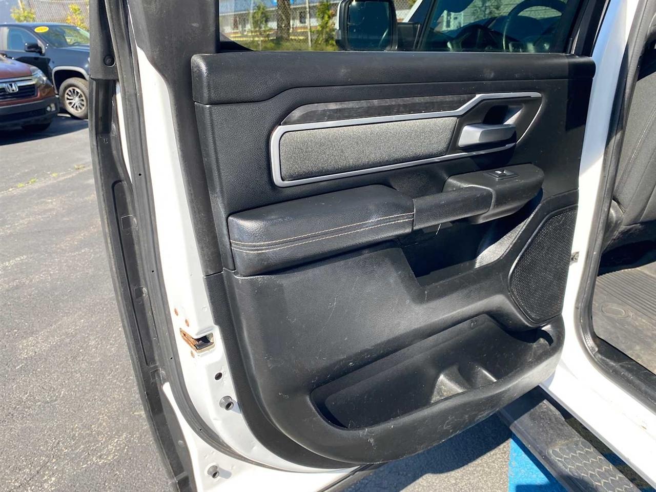 RAM 1500 Big Horn Crew Cab SWB 4WD 2020