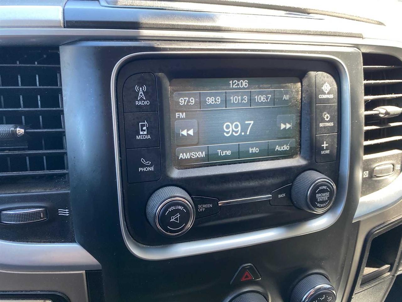 RAM 1500 SLT Quad Cab 4WD 2020