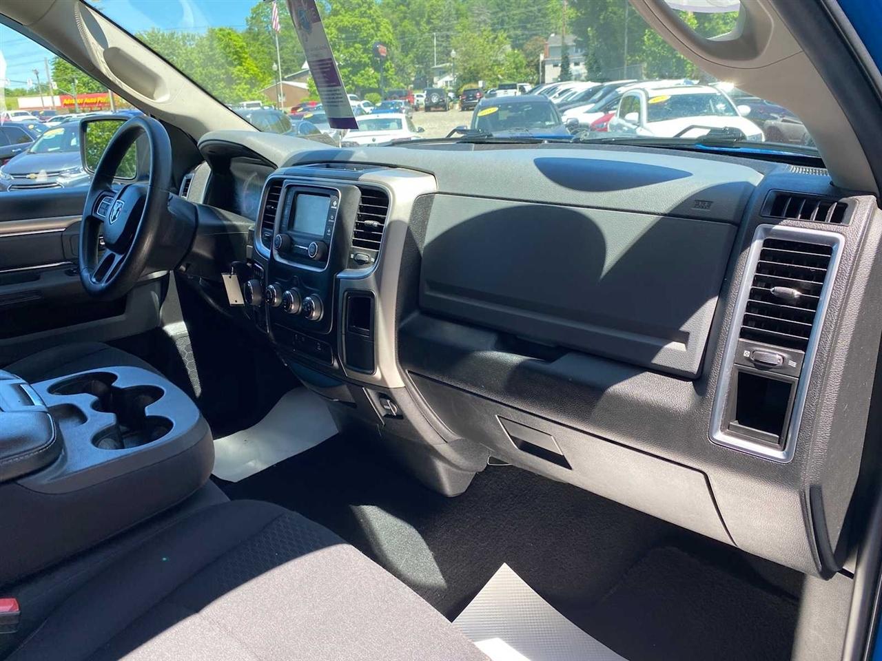 RAM 1500 SLT Quad Cab 4WD 2020