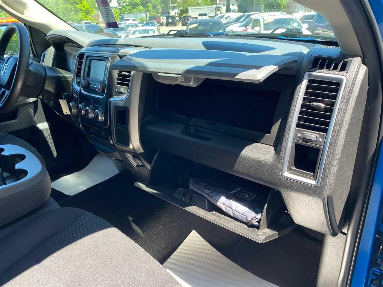 RAM 1500 SLT Quad Cab 4WD 2020