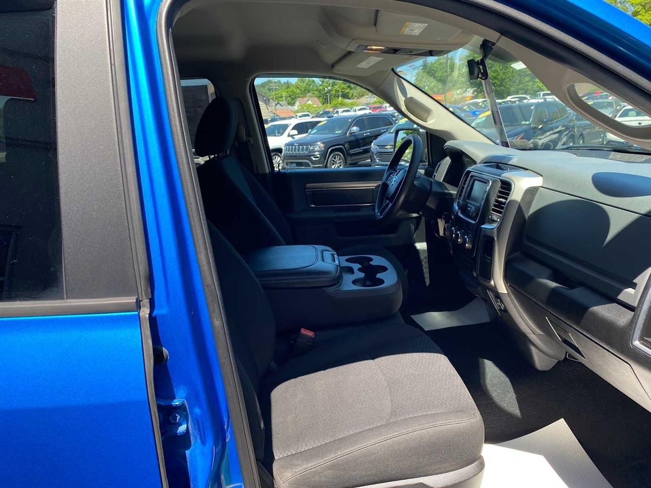 RAM 1500 SLT Quad Cab 4WD 2020