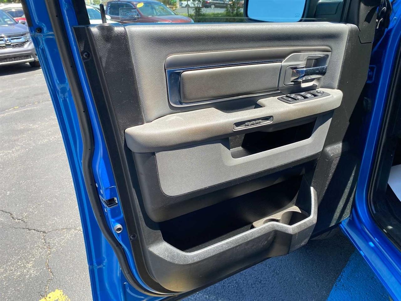 RAM 1500 SLT Quad Cab 4WD 2020
