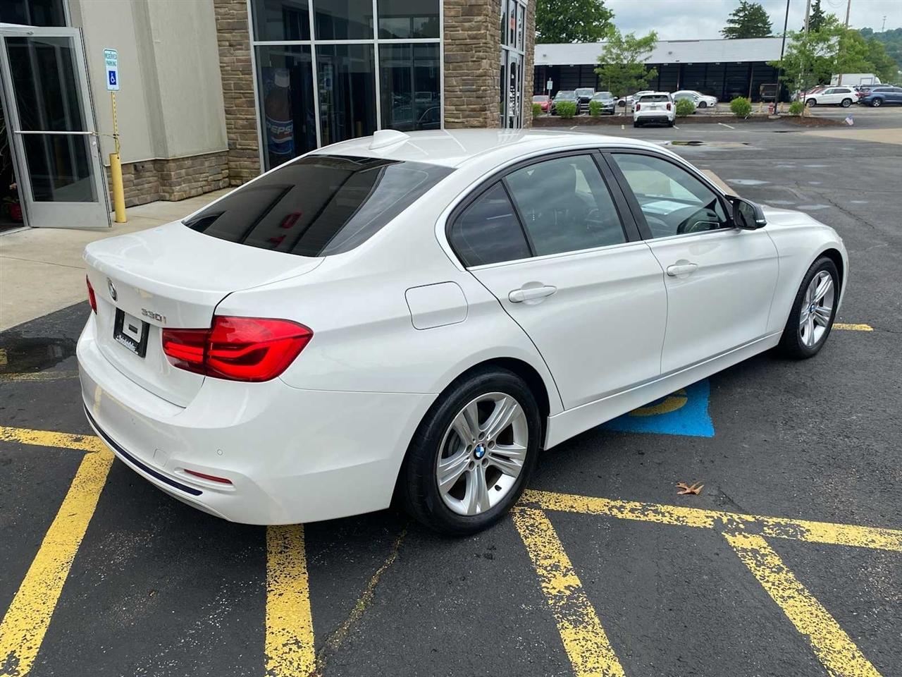 BMW 3-Series 330i SULEV Sedan 2017