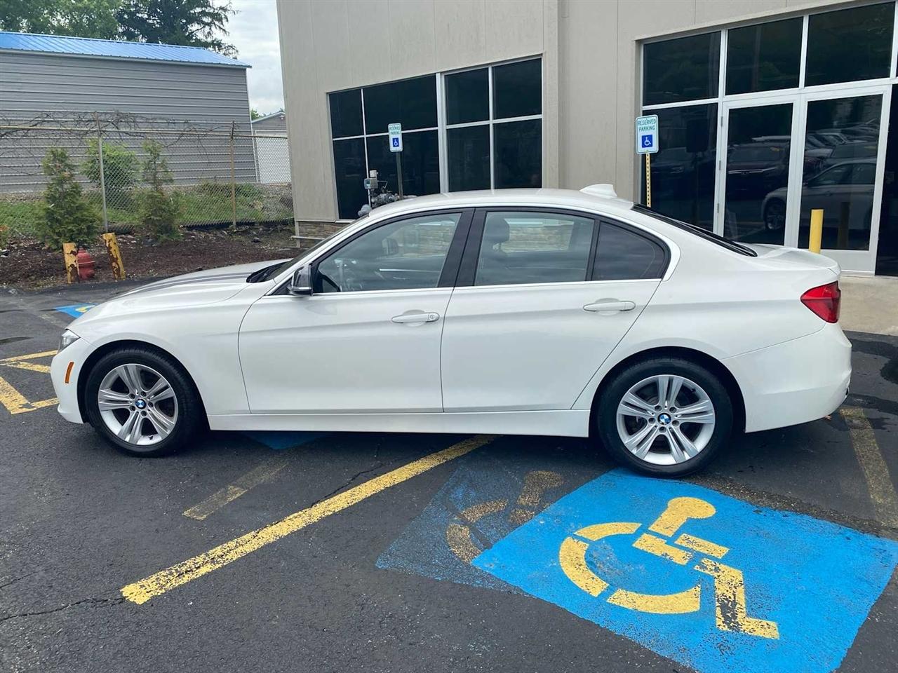 BMW 3-Series 330i SULEV Sedan 2017