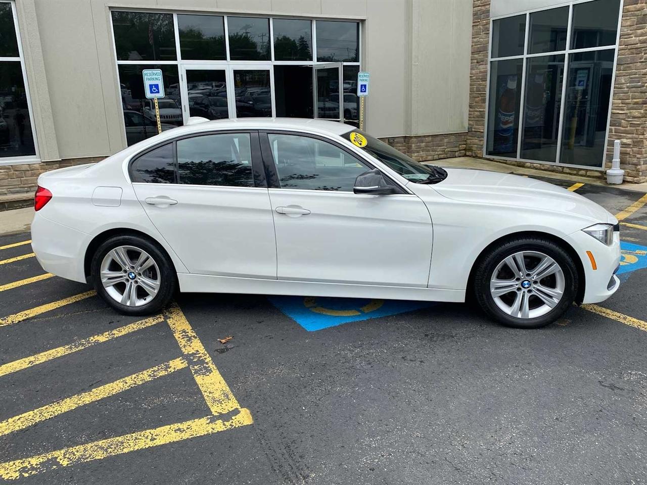 BMW 3-Series 330i SULEV Sedan 2017