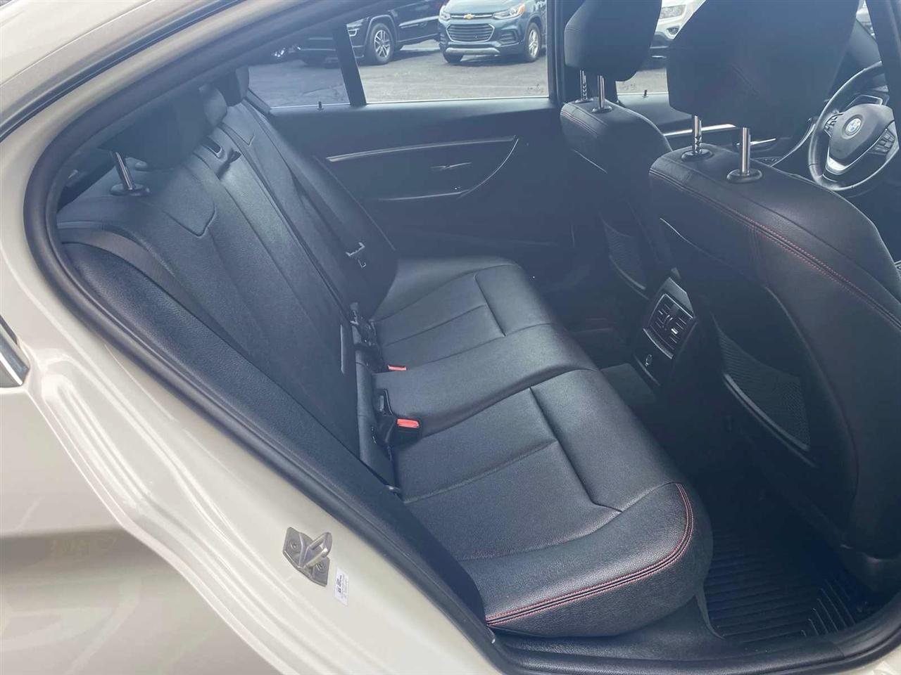 BMW 3-Series 330i SULEV Sedan 2017