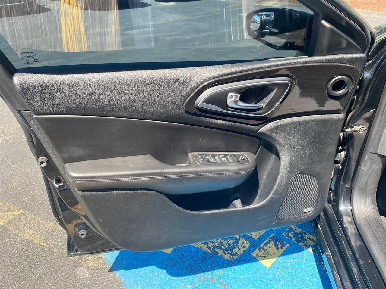 Chrysler 200 C 4D Sedan 2015