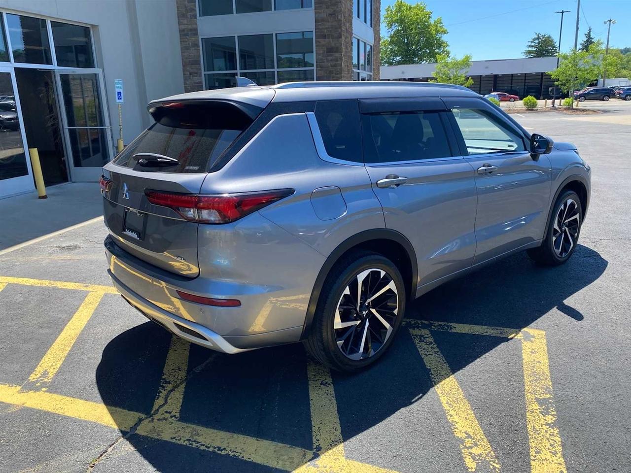 Mitsubishi Outlander SEL 4WD 2023