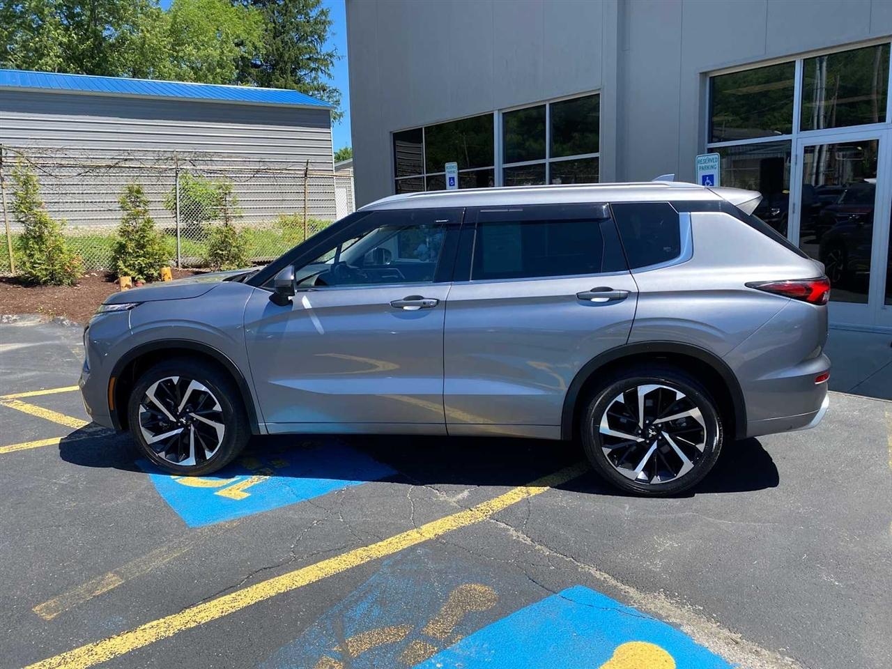 Mitsubishi Outlander SEL 4WD 2023