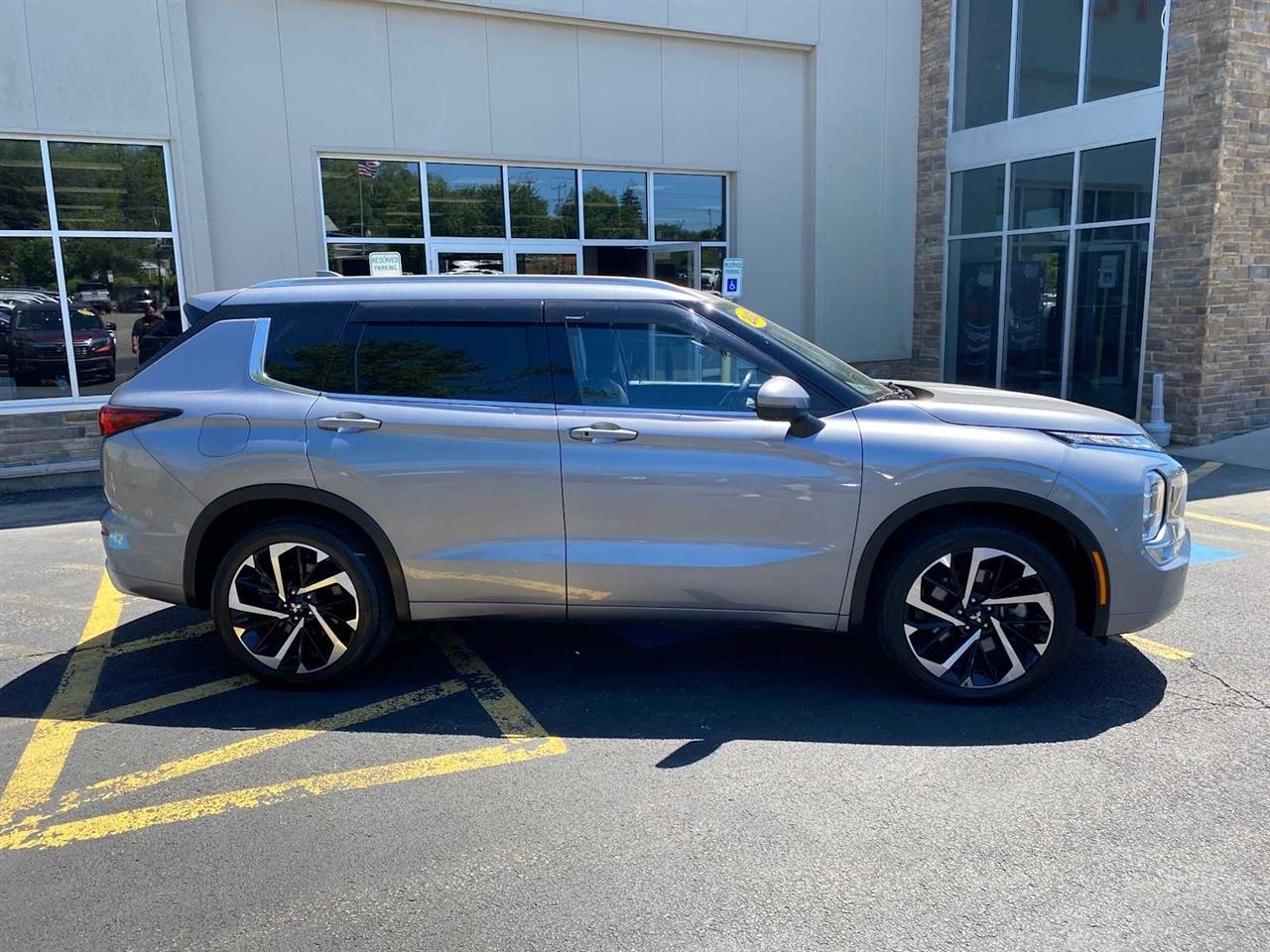 Mitsubishi Outlander SEL 4WD 2023