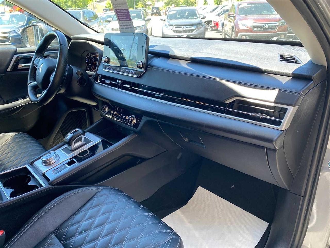 Mitsubishi Outlander SEL 4WD 2023