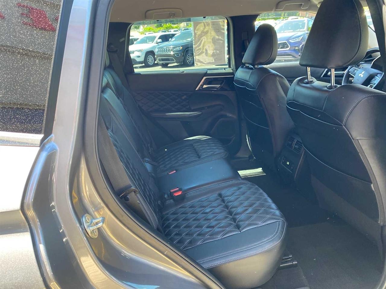 Mitsubishi Outlander SEL 4WD 2023
