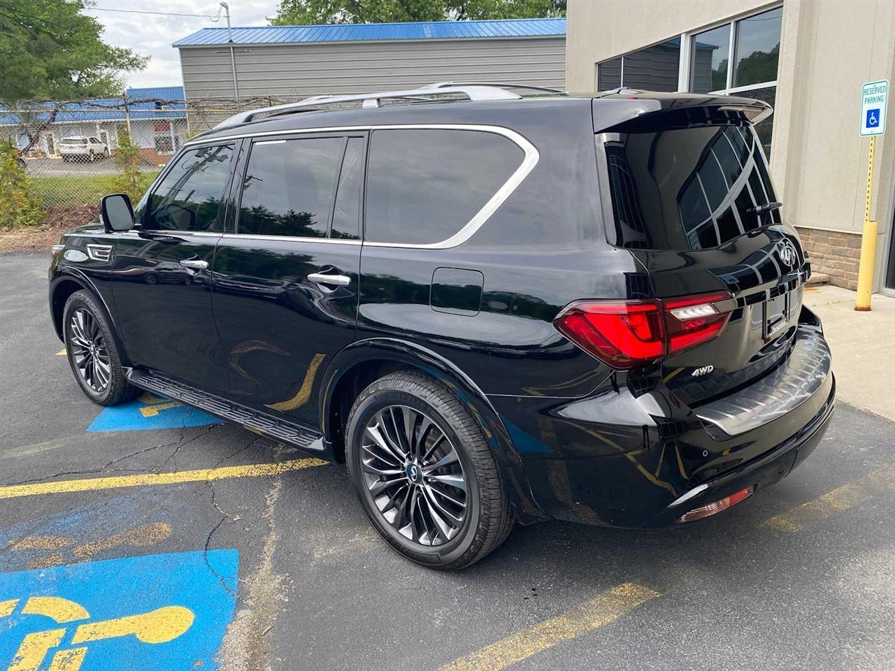 Infiniti QX80 LUXE 4WD 2021
