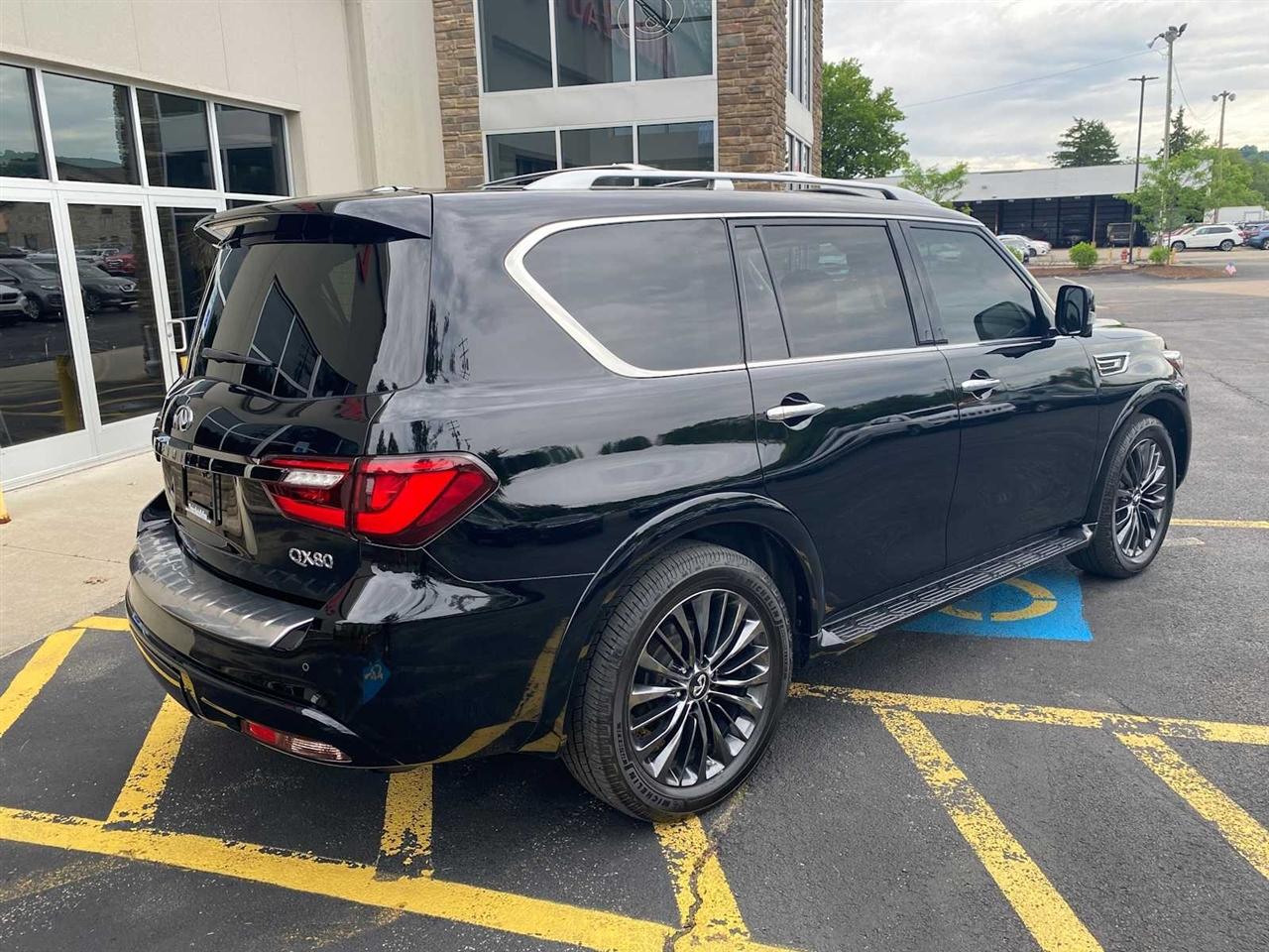 Infiniti QX80 LUXE 4WD 2021