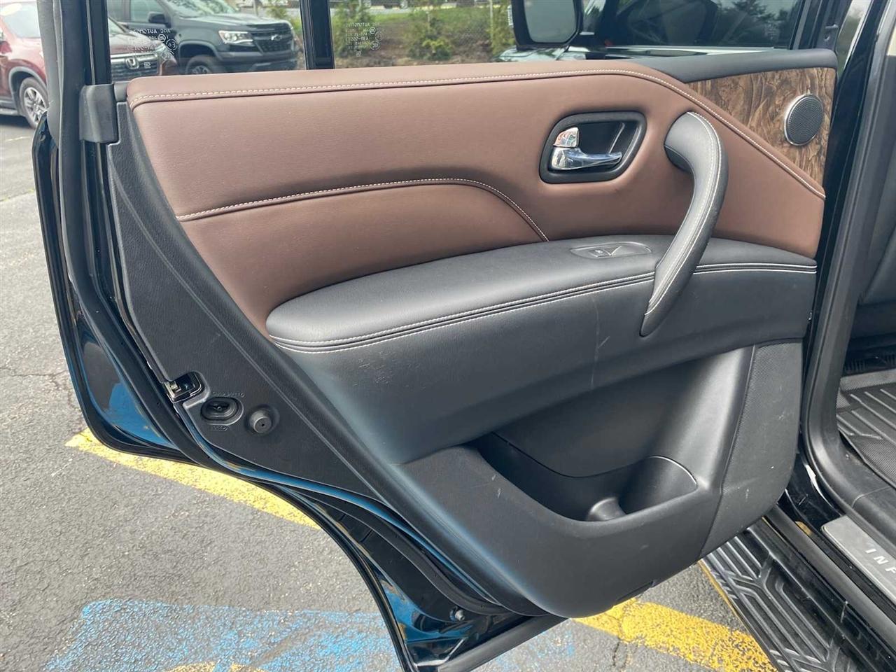Infiniti QX80 LUXE 4WD 2021
