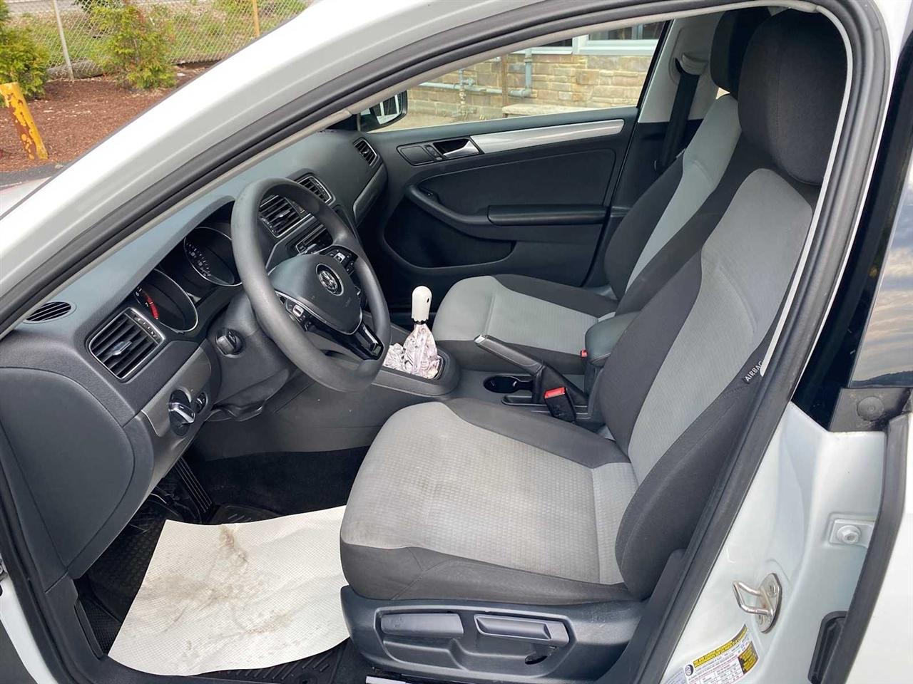 Volkswagen Jetta 1.4T S 6M 2017