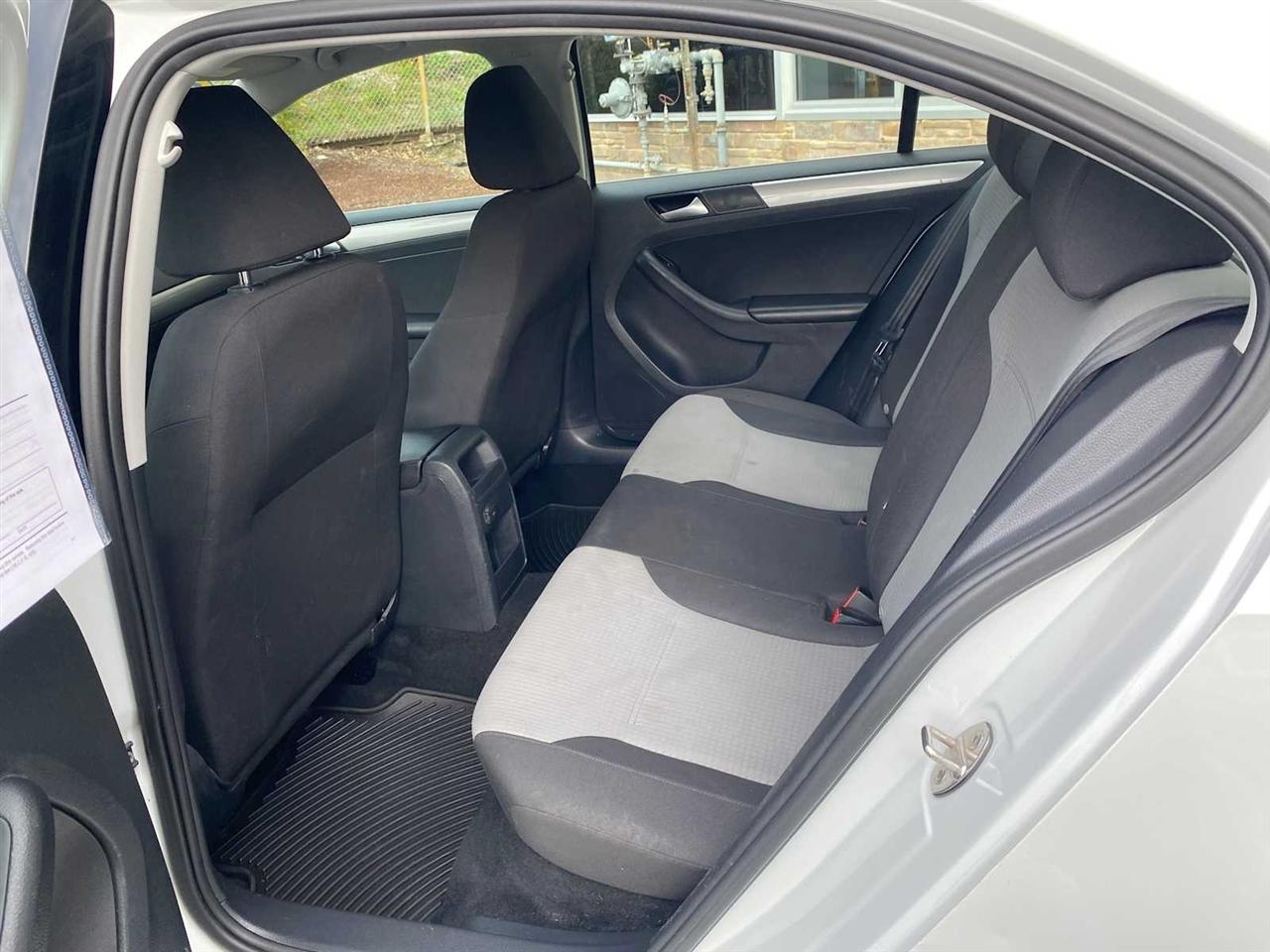 Volkswagen Jetta 1.4T S 6M 2017
