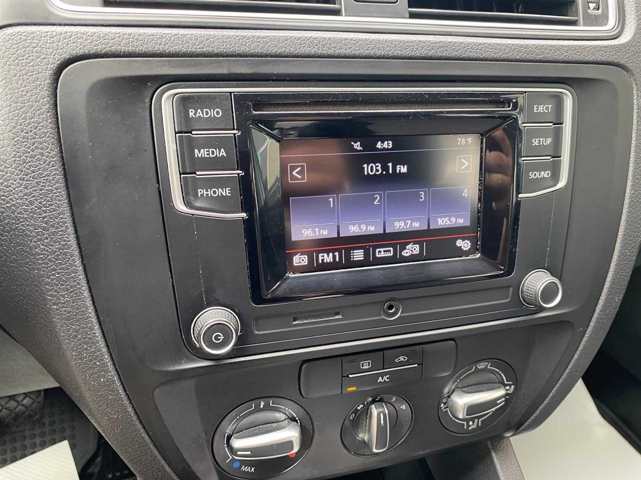 Volkswagen Jetta 1.4T S 6M 2017