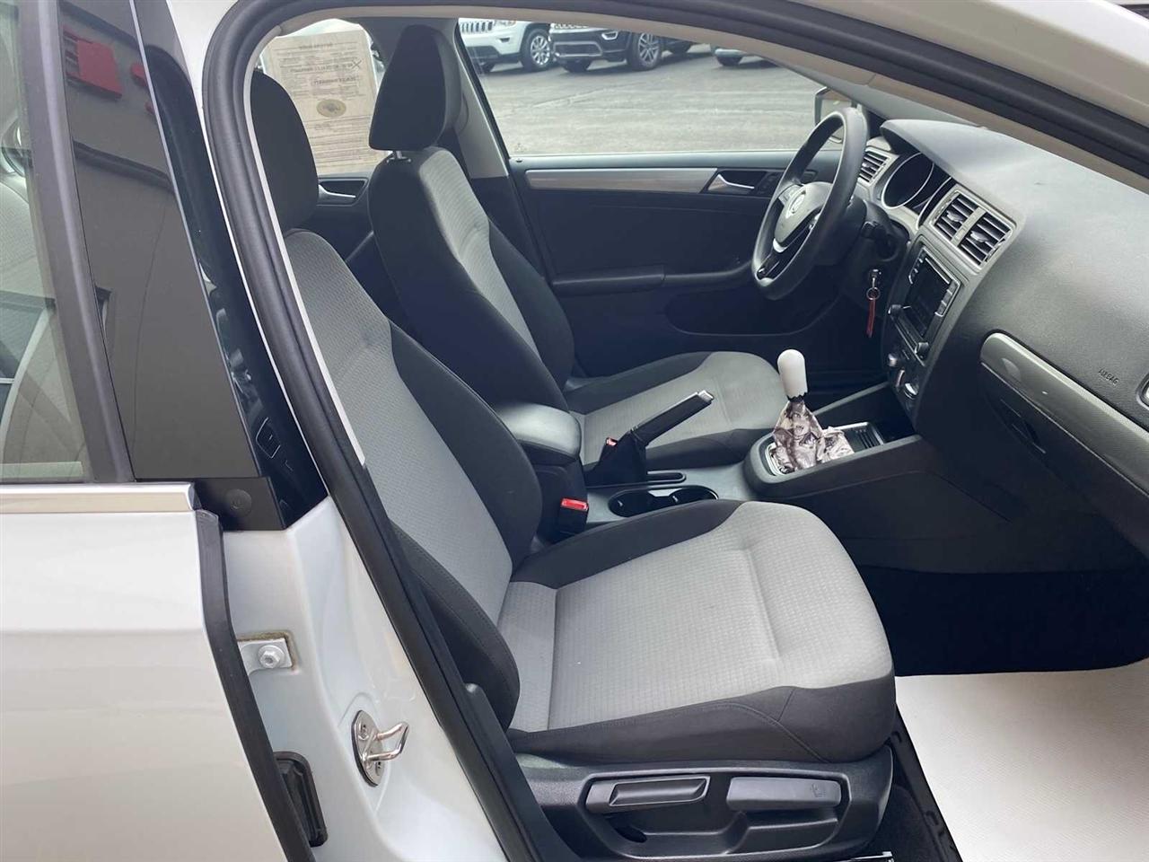 Volkswagen Jetta 1.4T S 6M 2017
