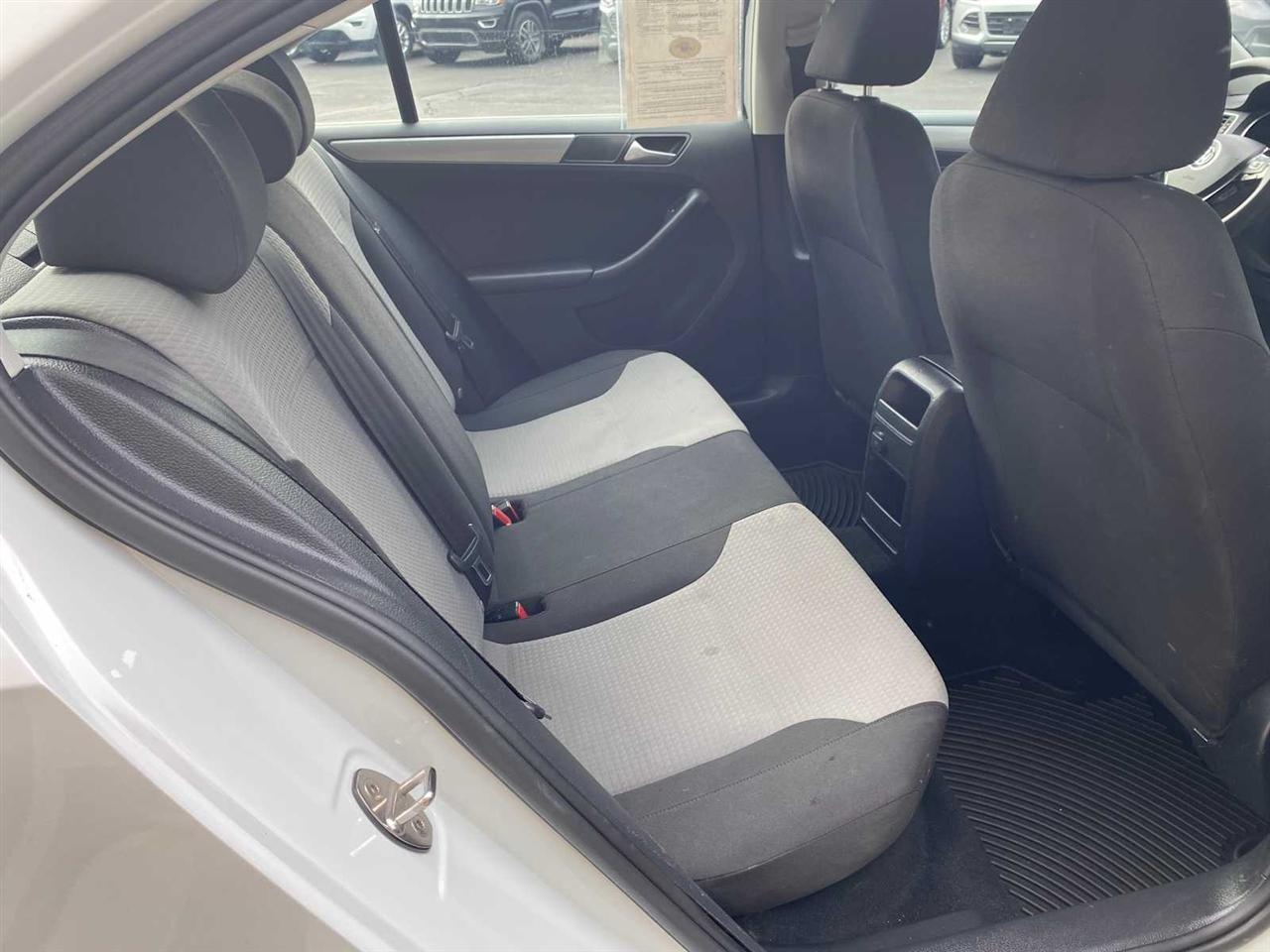 Volkswagen Jetta 1.4T S 6M 2017
