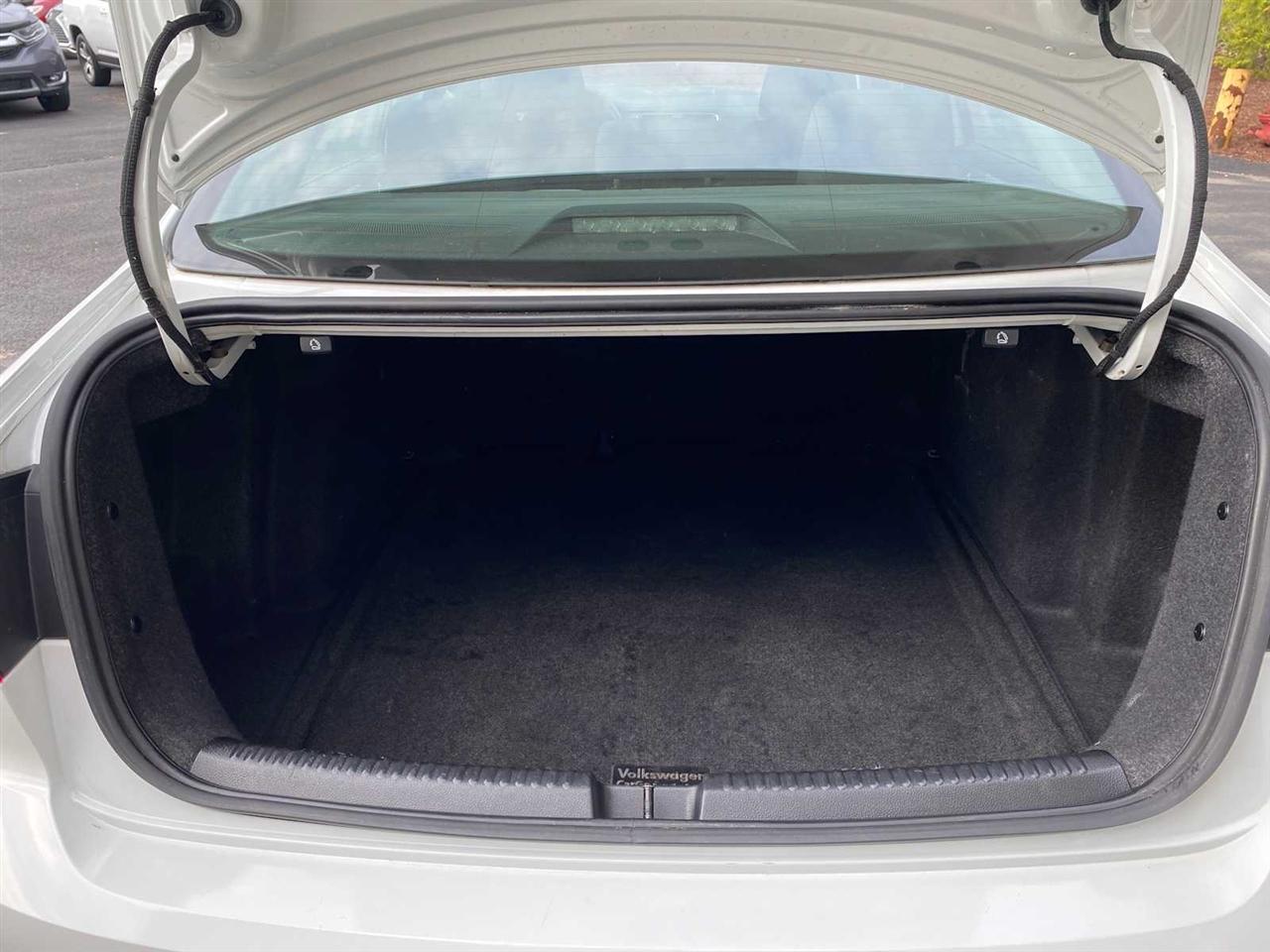 Volkswagen Jetta 1.4T S 6M 2017