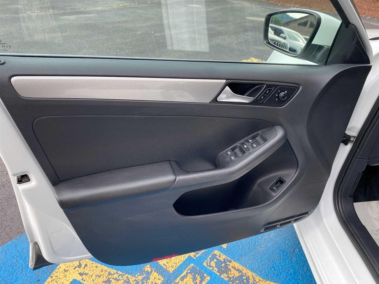 Volkswagen Jetta 1.4T S 6M 2017