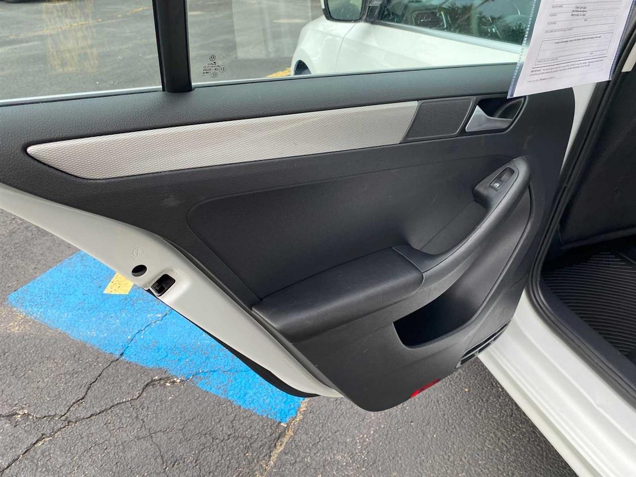 Volkswagen Jetta 1.4T S 6M 2017