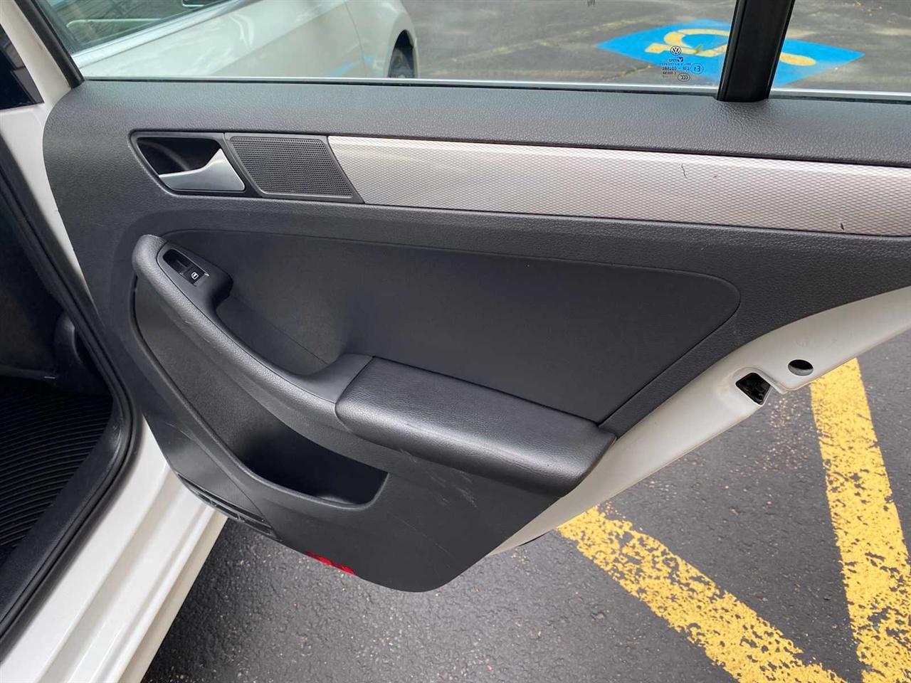 Volkswagen Jetta 1.4T S 6M 2017