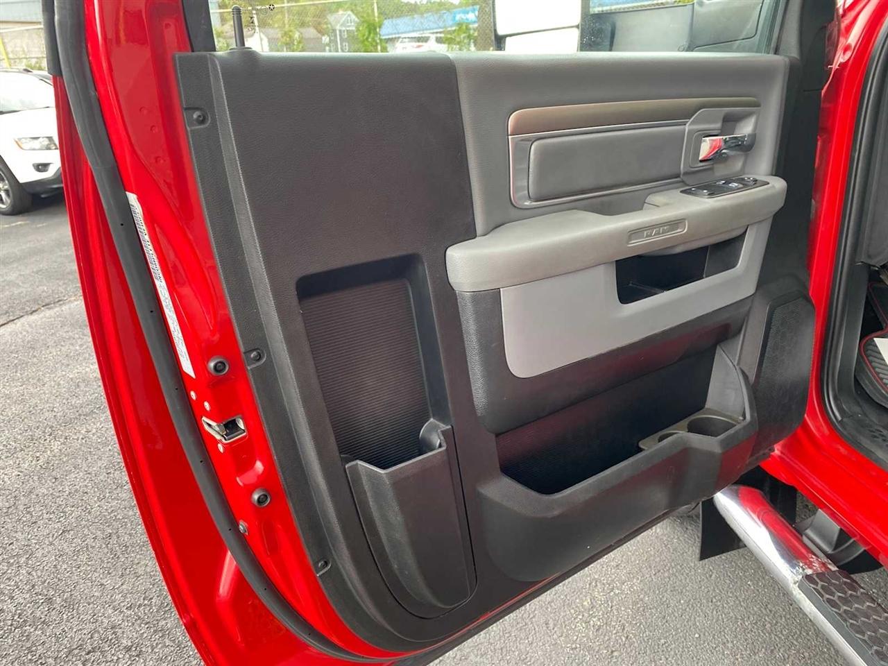 RAM 3500 Regular Cab 4WD DRW 2018