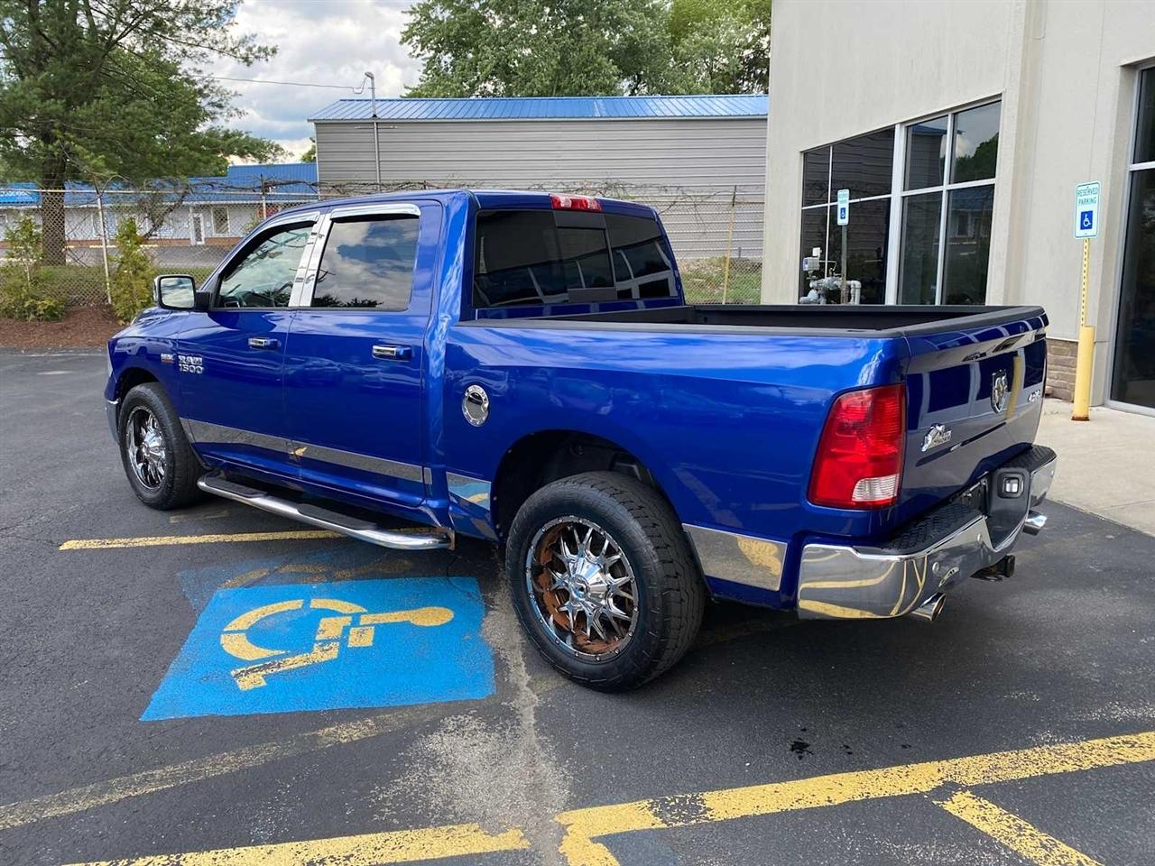 RAM 1500 SLT Crew Cab SWB 4WD 2016
