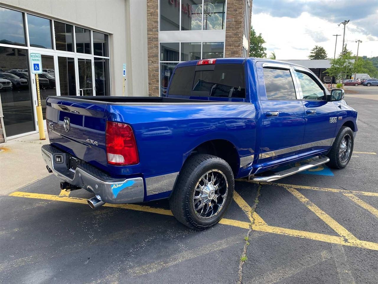 RAM 1500 SLT Crew Cab SWB 4WD 2016