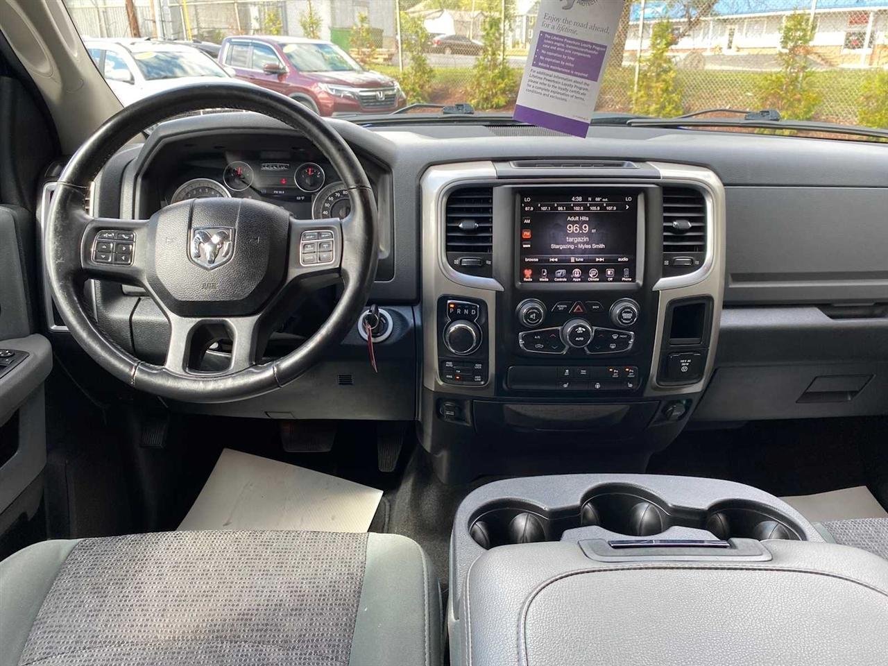 RAM 1500 SLT Crew Cab SWB 4WD 2016