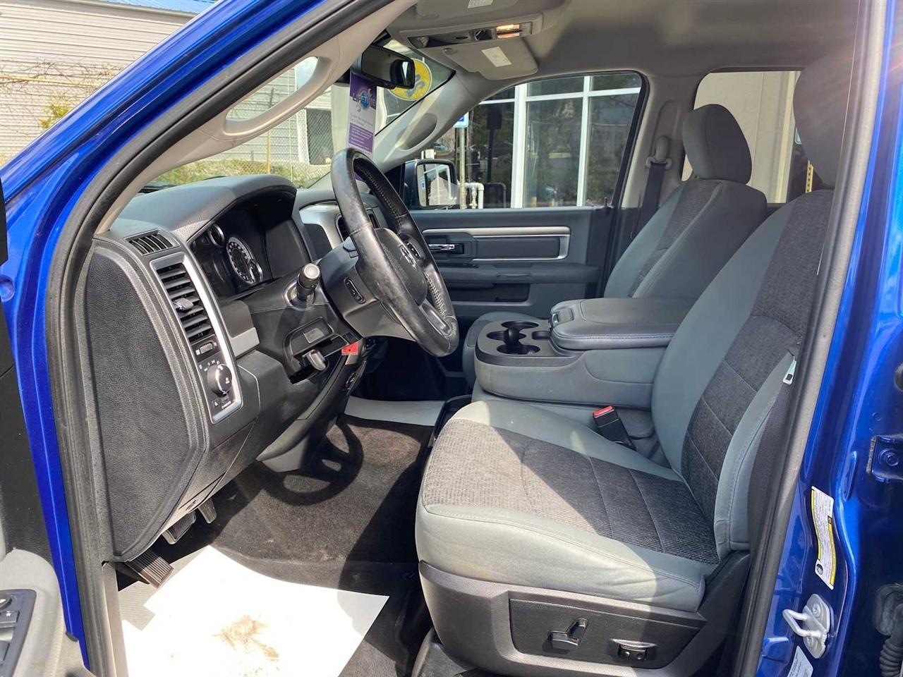 RAM 1500 SLT Crew Cab SWB 4WD 2016