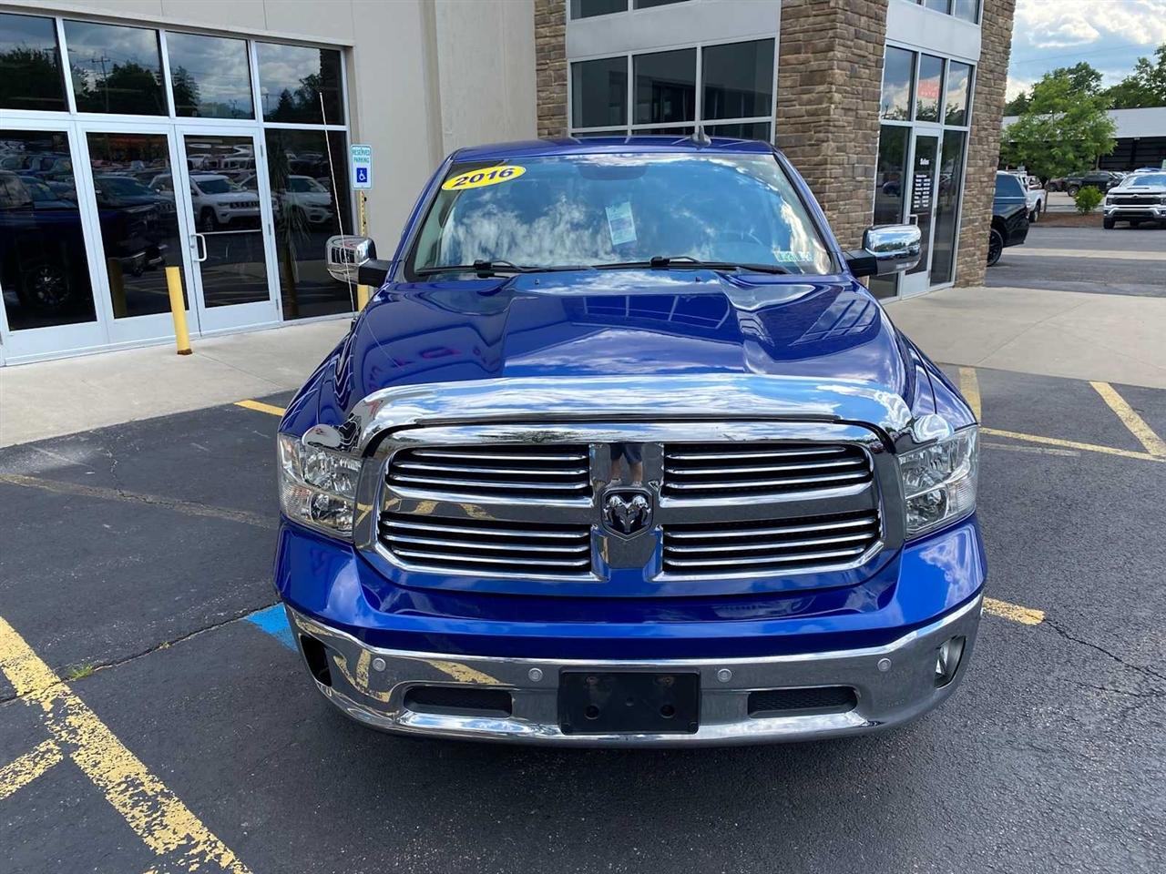 RAM 1500 SLT Crew Cab SWB 4WD 2016