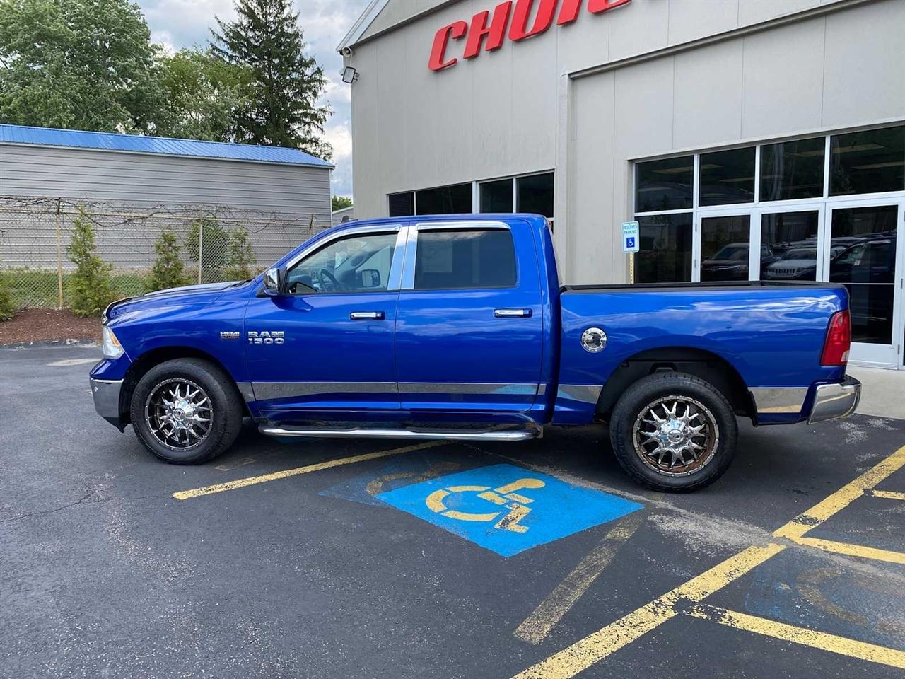 RAM 1500 SLT Crew Cab SWB 4WD 2016