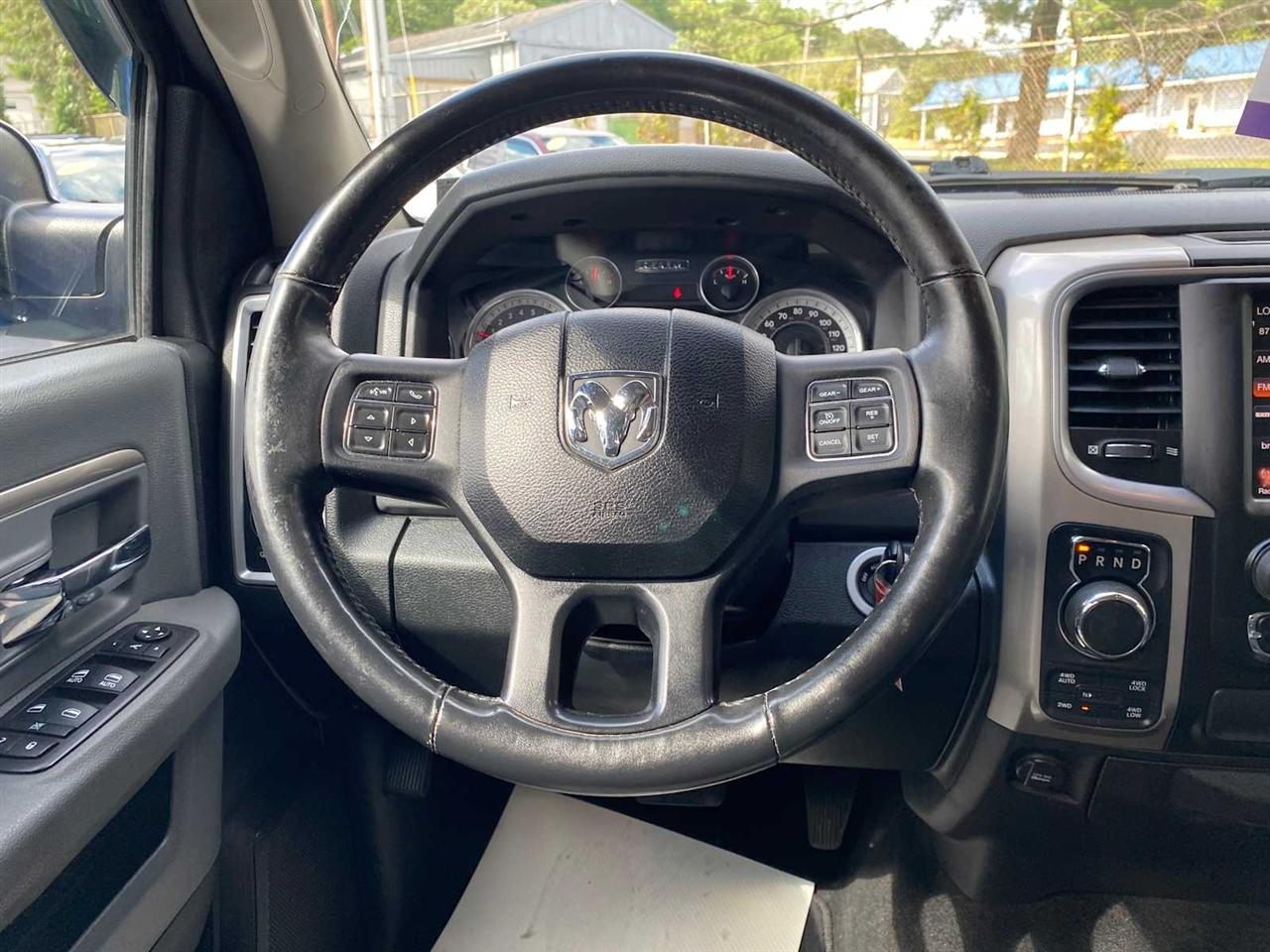 RAM 1500 SLT Crew Cab SWB 4WD 2016