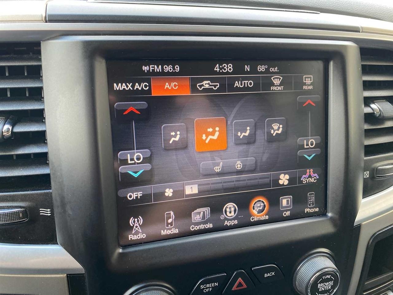 RAM 1500 SLT Crew Cab SWB 4WD 2016