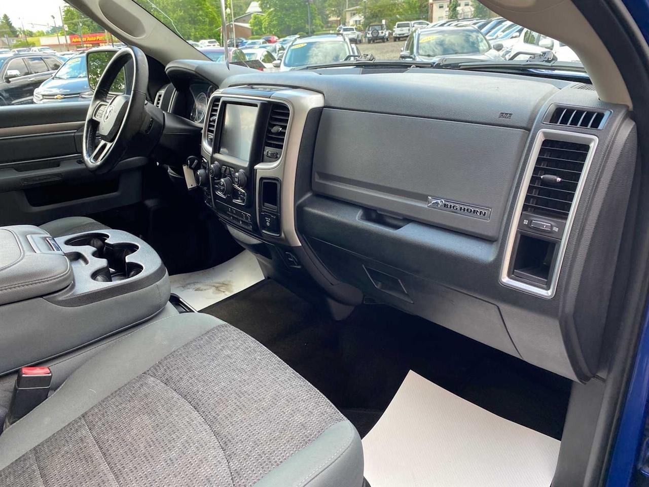 RAM 1500 SLT Crew Cab SWB 4WD 2016