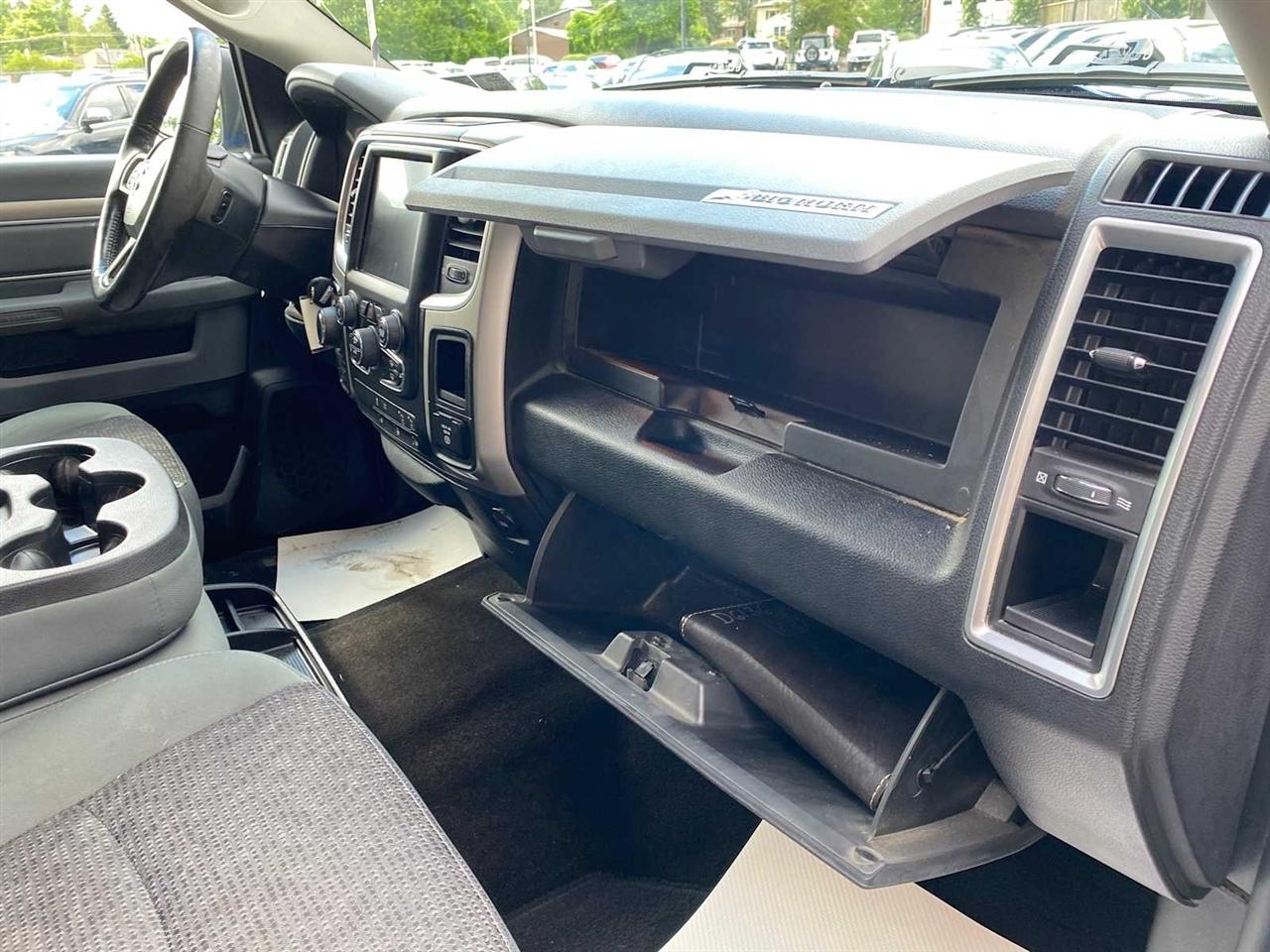 RAM 1500 SLT Crew Cab SWB 4WD 2016