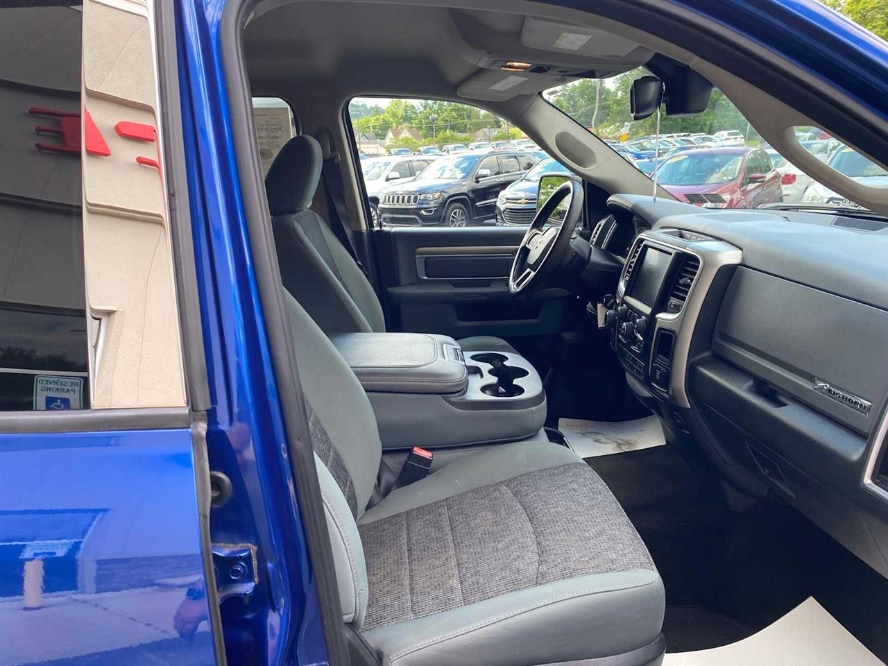 RAM 1500 SLT Crew Cab SWB 4WD 2016