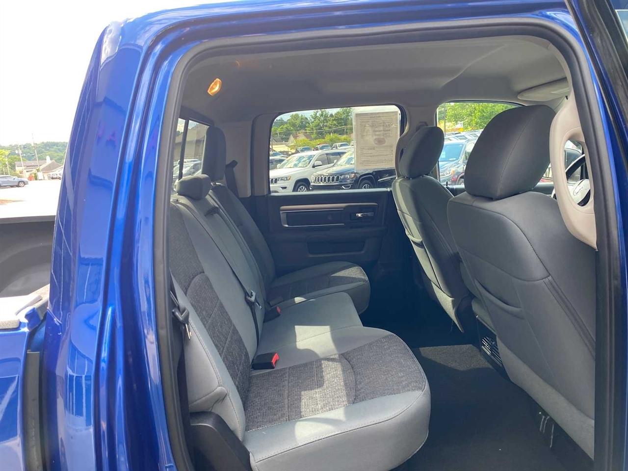 RAM 1500 SLT Crew Cab SWB 4WD 2016