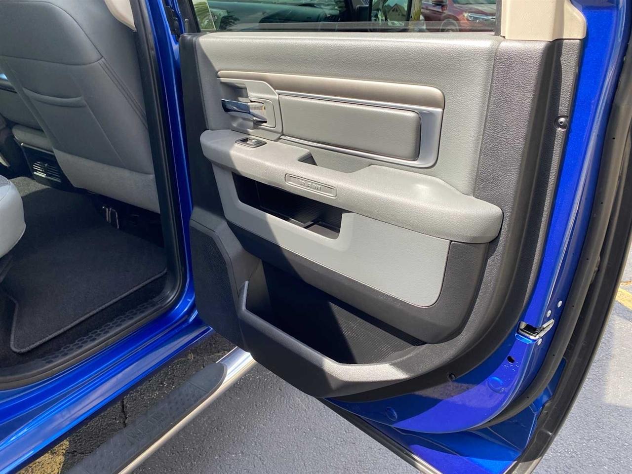 RAM 1500 SLT Crew Cab SWB 4WD 2016