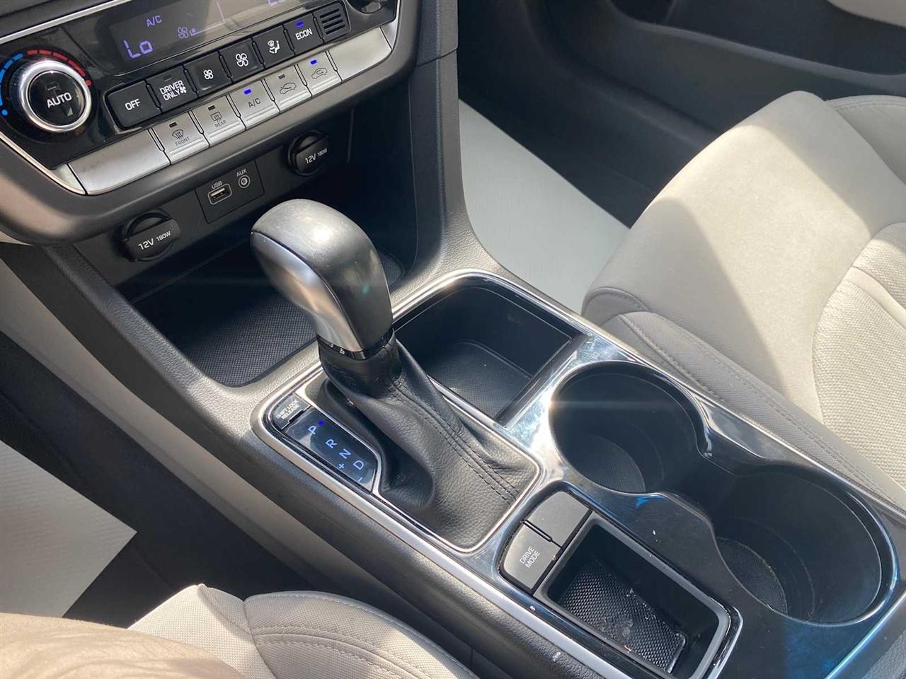 Hyundai Sonata Hybrid SE 2019