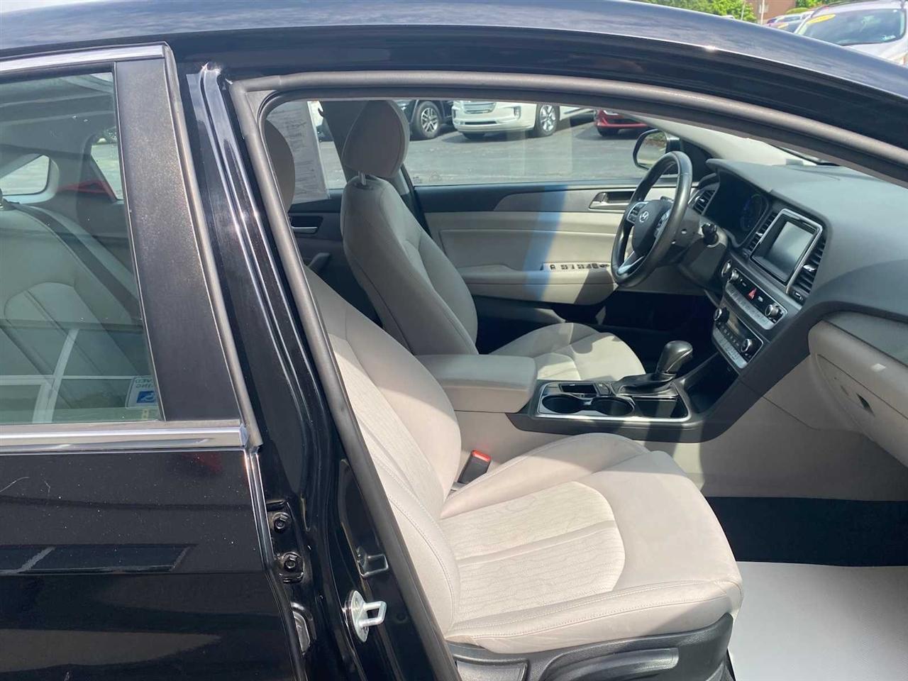 Hyundai Sonata Hybrid SE 2019