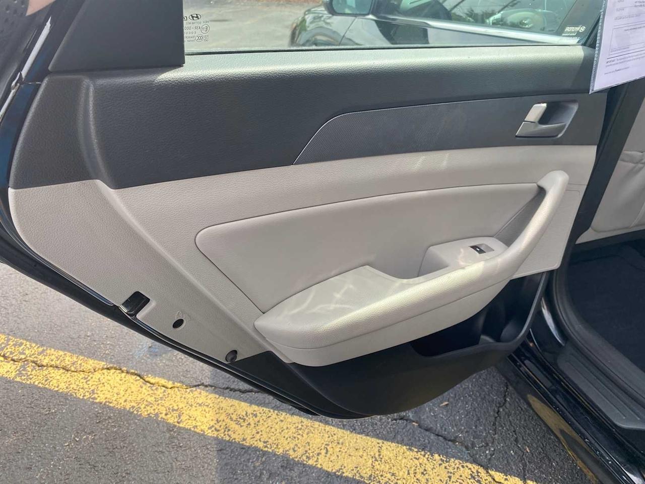 Hyundai Sonata Hybrid SE 2019