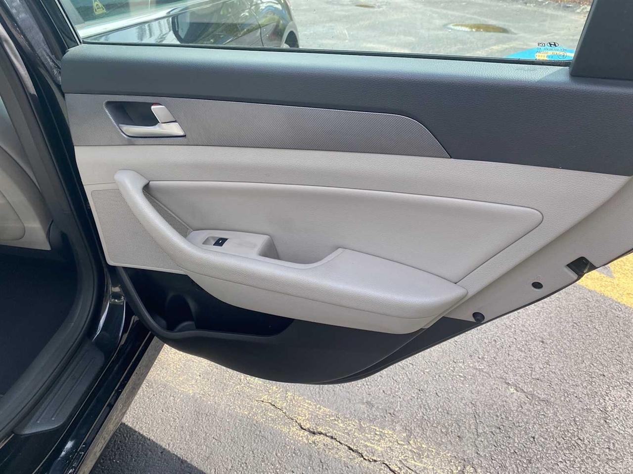 Hyundai Sonata Hybrid SE 2019