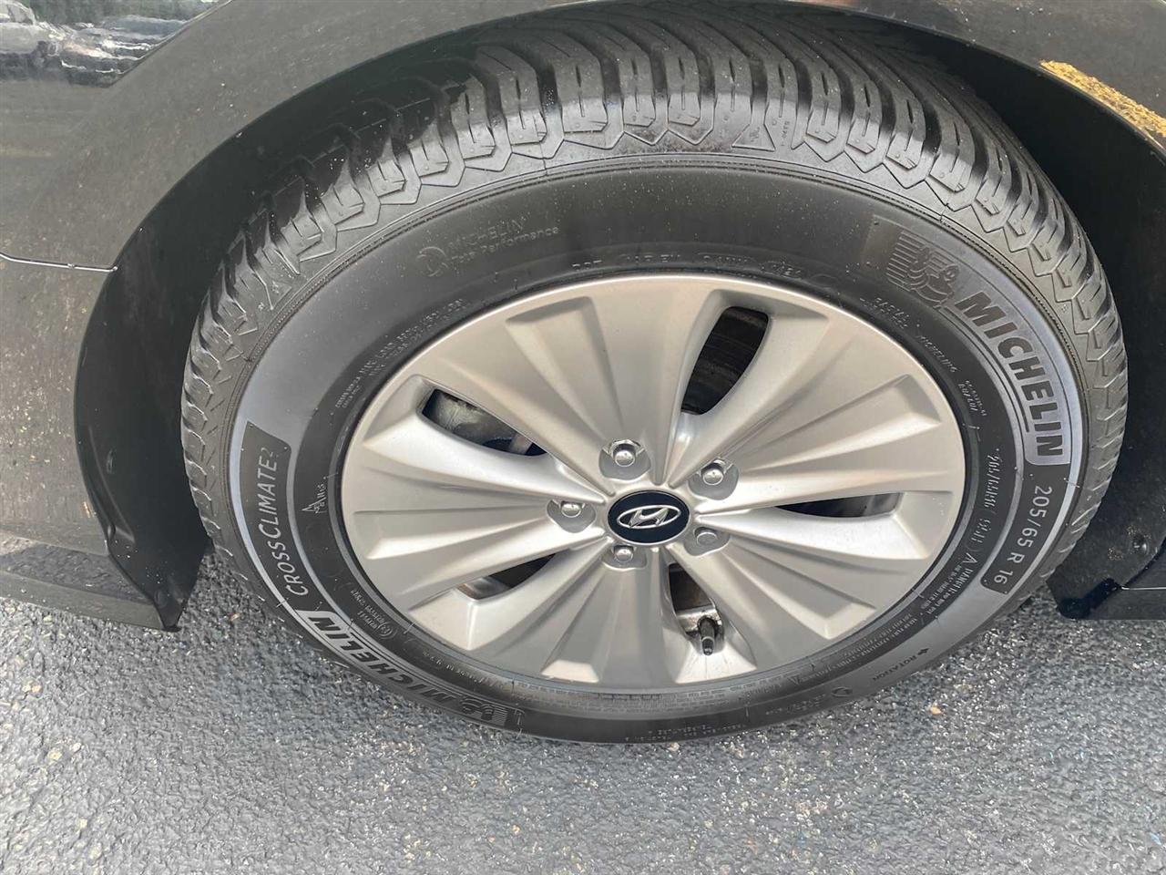 Hyundai Sonata Hybrid SE 2019