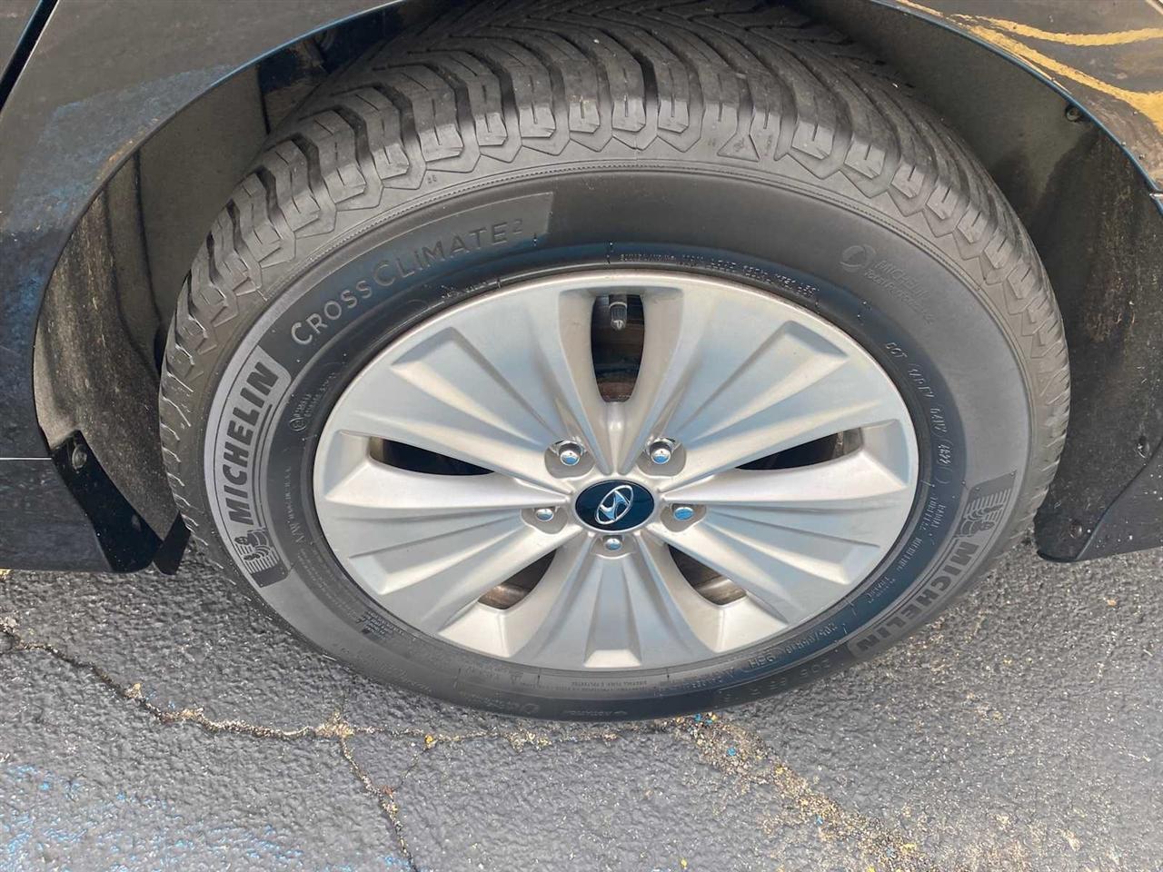 Hyundai Sonata Hybrid SE 2019