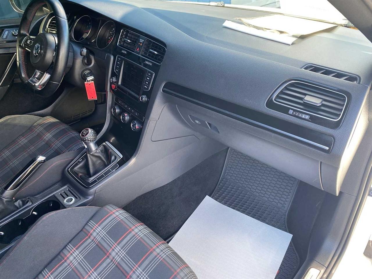 Volkswagen GTI S 6M 2-Door 2015